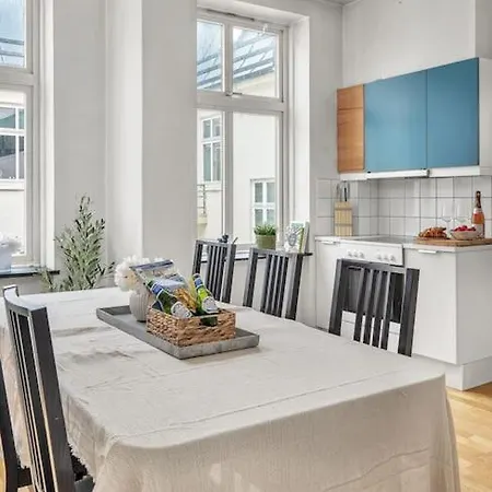 아파트 Kanskje Den Storste Airbnb-leiligheten I Sentrum! *