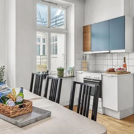Apartment Kanskje Den Storste Airbnb-leiligheten I Sentrum! *