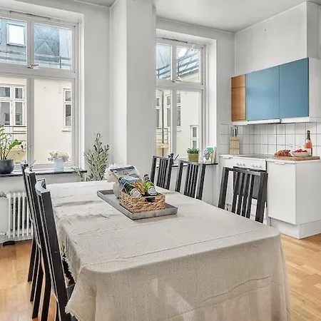 Apartment Kanskje Den Storste Airbnb-leiligheten I Sentrum! Bergen
